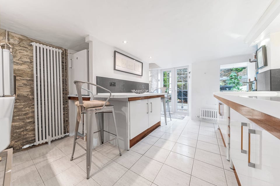 Sunny brae windermere cottage kitchen 2