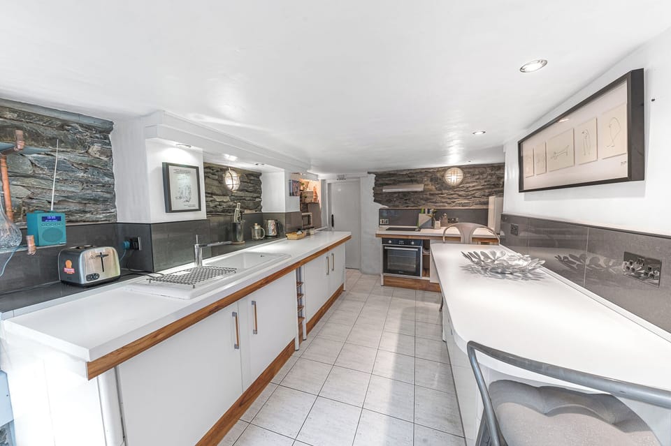 Sunny brae windermere cottage kitchen 1