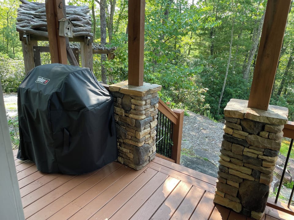 Grilling deck w/ gas grill 