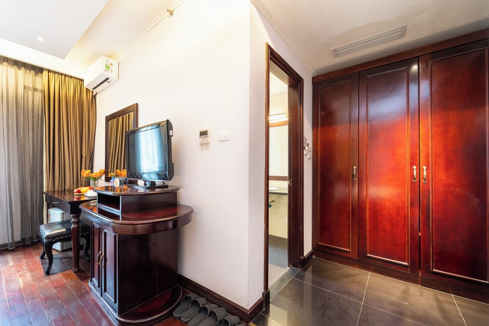 Family Room | Premium bedding, minibar, in-room safe, desk