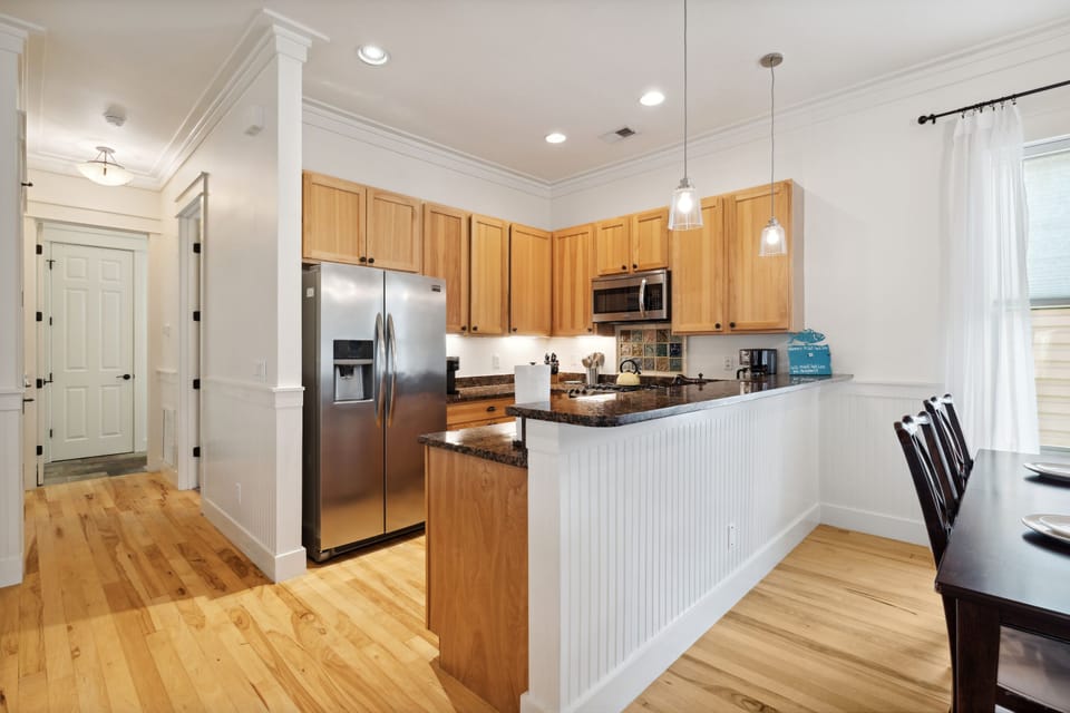 House | Private kitchen | Full-size fridge, microwave, oven, stovetop