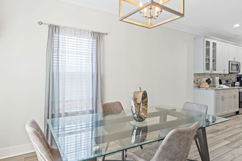 House | In-room dining