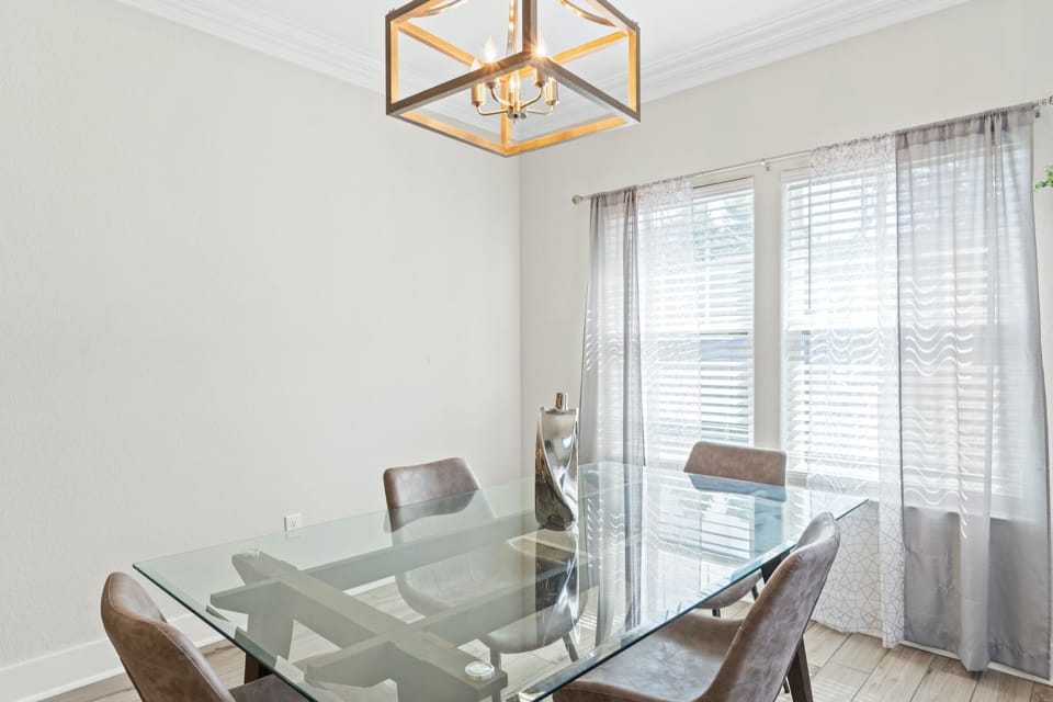House | In-room dining
