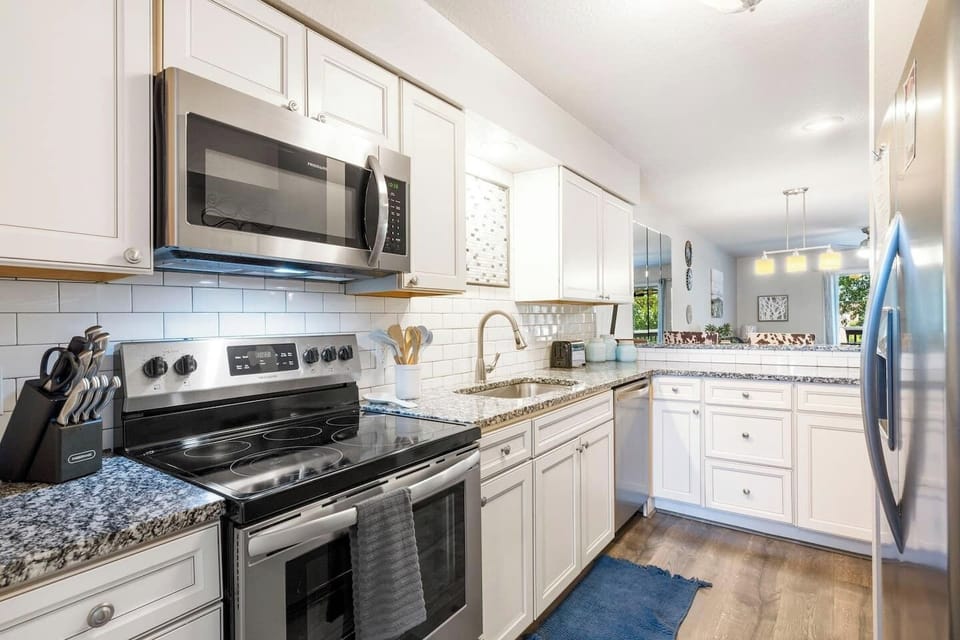 Private Updated Full Kitchen