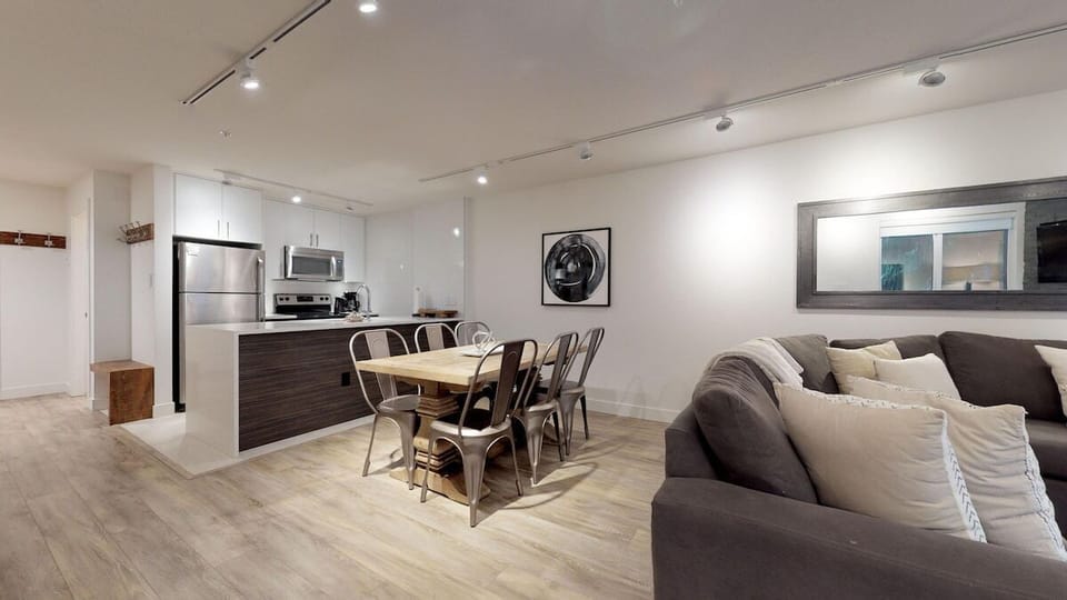 STUNNING "LIGHT & DWELL" INTERIOR DESIGN, ALL NEW FIXTURES, FITTINGS & FURNITURE