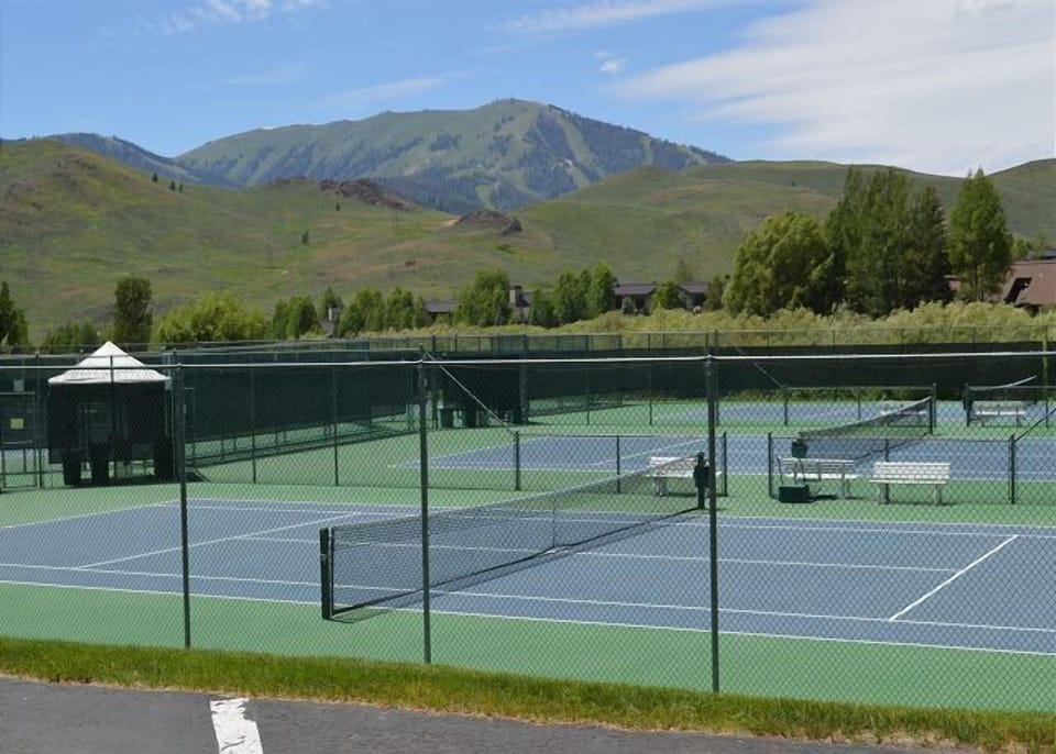 Pickleball & Tennis nearby