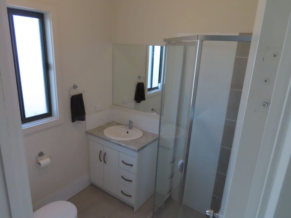 Ensuite - bedroom 1 upstairs