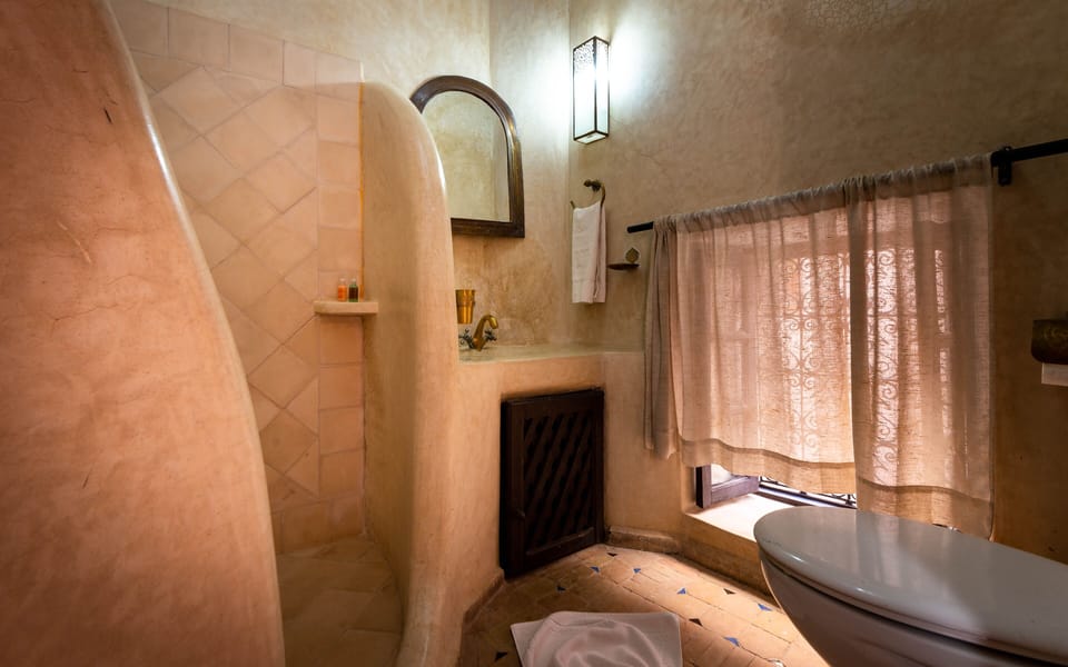 Standard Room | Bathroom | Shower, free toiletries, hair dryer, bathrobes