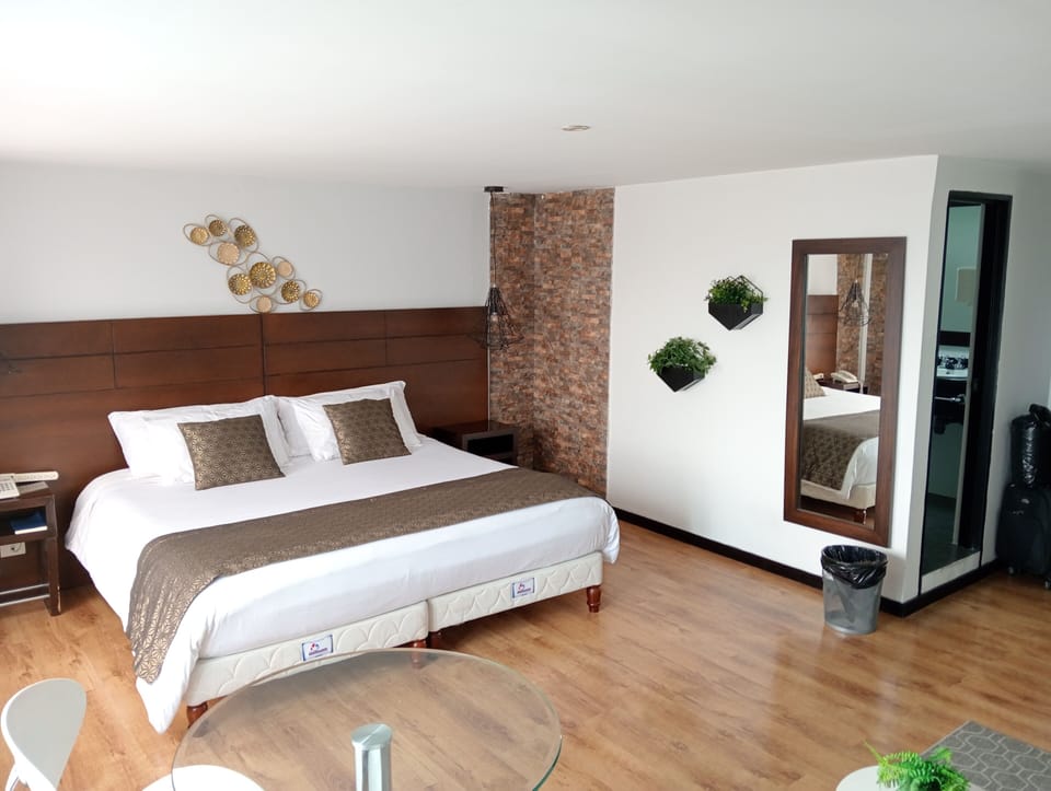 Premium Room | Premium bedding, minibar, in-room safe, desk