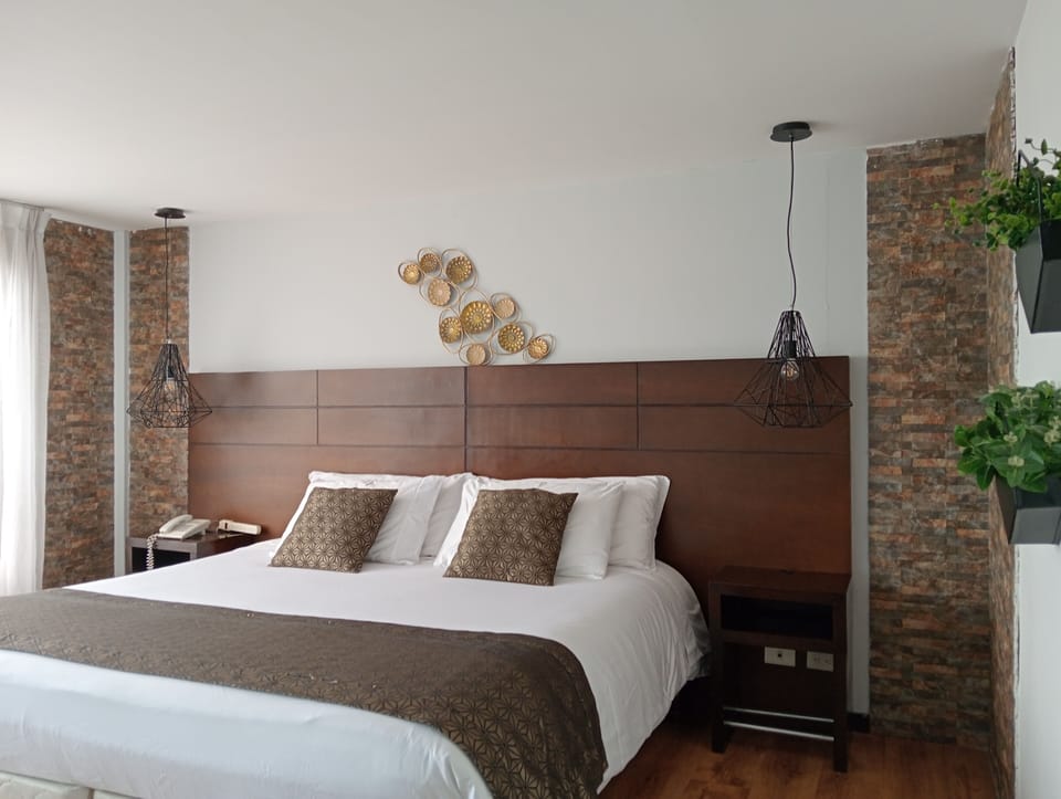 Premium Room | Premium bedding, minibar, in-room safe, desk