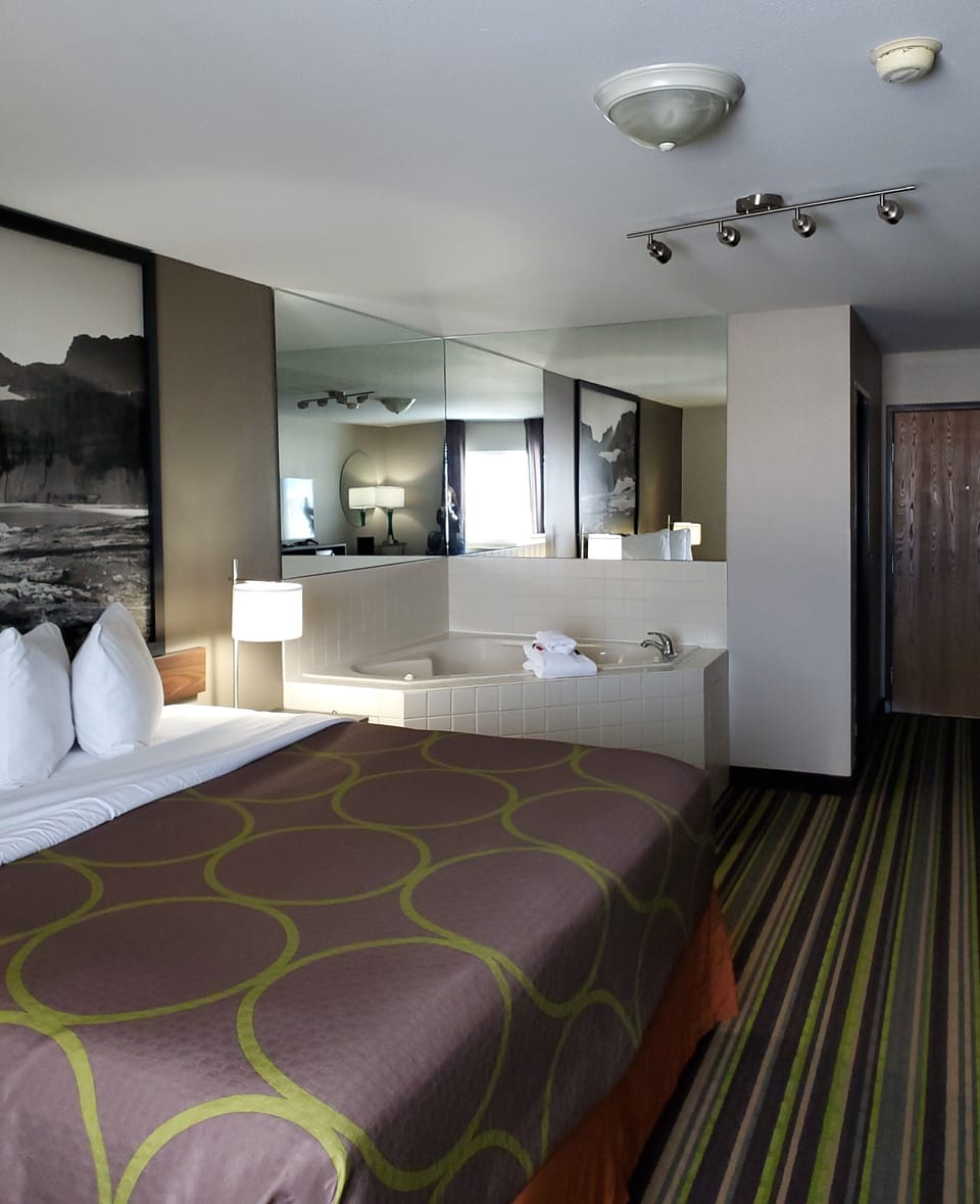 Room, 1 King Bed, Non Smoking, Jetted Tub | Hypo-allergenic bedding, in-room safe, desk, laptop workspace