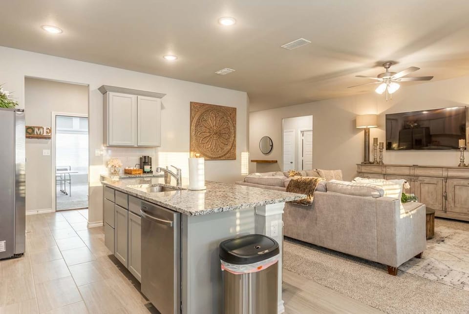 Mix, mingle, munch. The heart of the home—and the place where vacation magic happens.