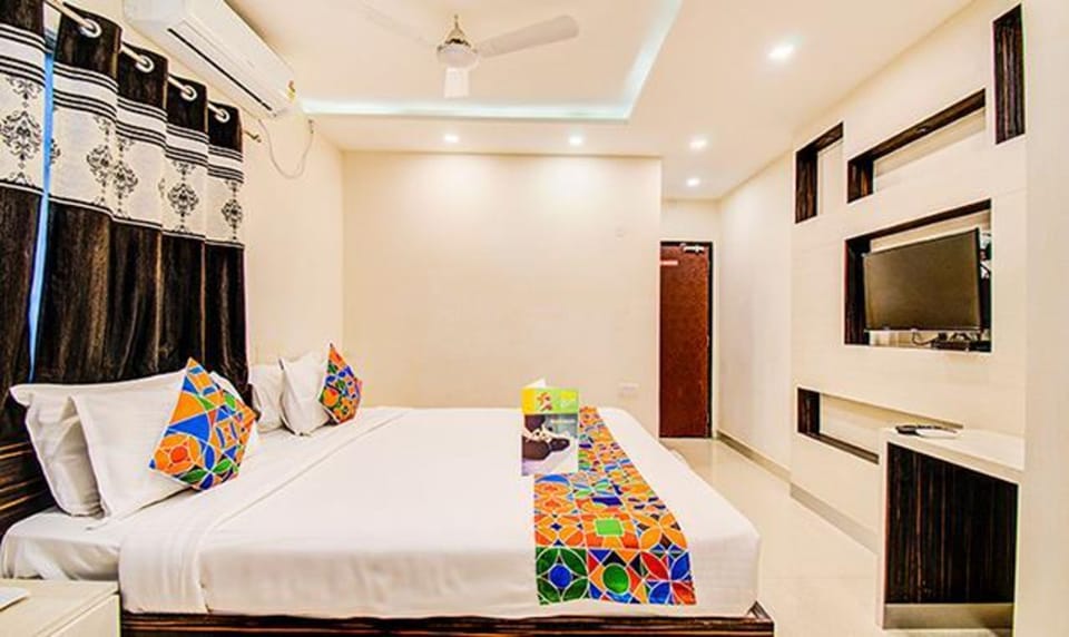 Egyptian cotton sheets, premium bedding, in-room safe, free WiFi