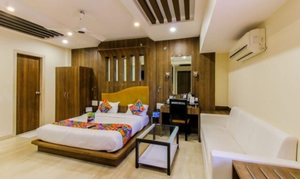 Egyptian cotton sheets, premium bedding, in-room safe, free WiFi