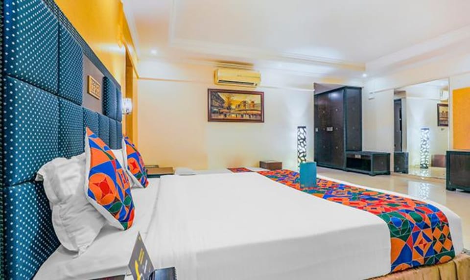 Egyptian cotton sheets, premium bedding, in-room safe, free WiFi