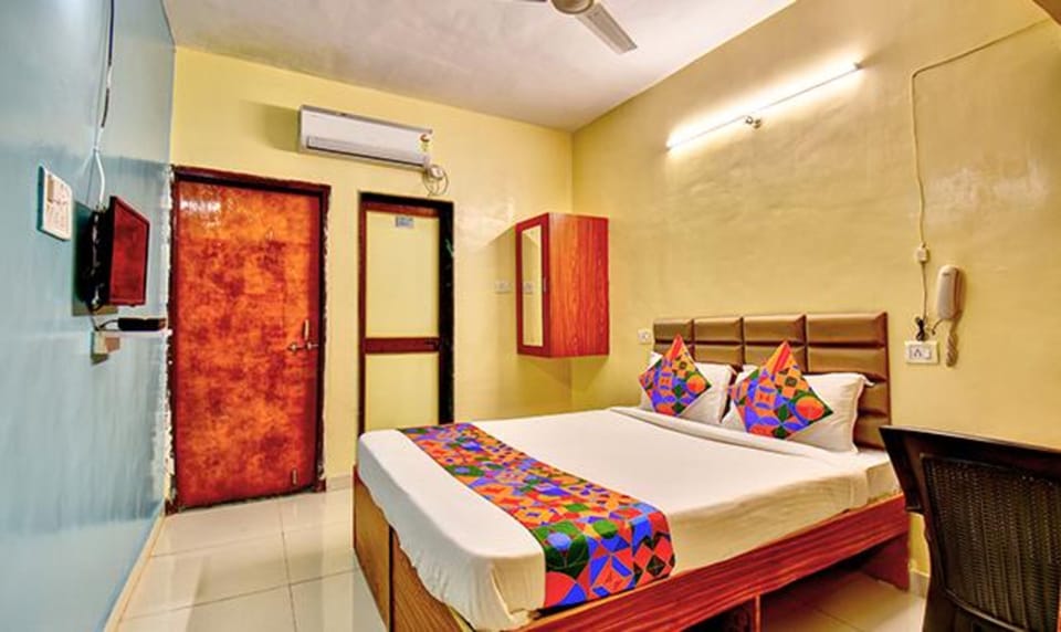 Egyptian cotton sheets, premium bedding, in-room safe, free WiFi