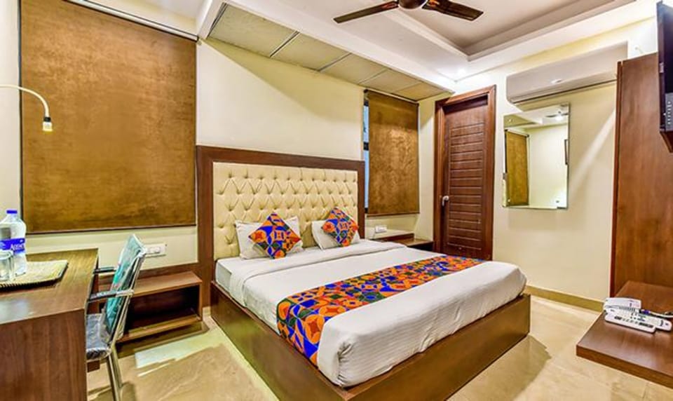 Egyptian cotton sheets, premium bedding, in-room safe, free WiFi