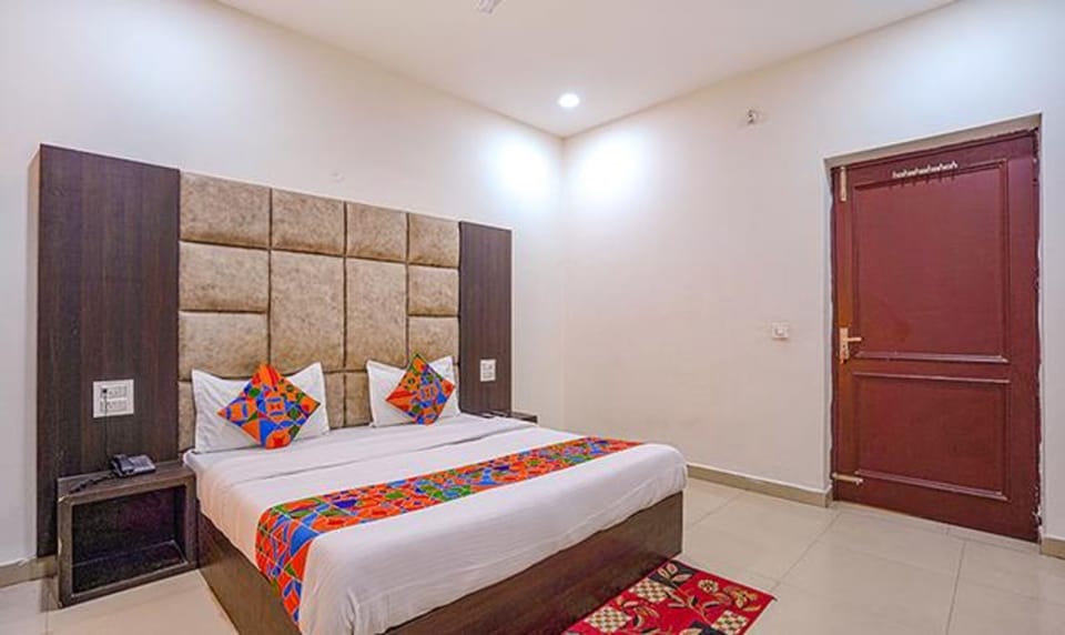 Egyptian cotton sheets, premium bedding, in-room safe, free WiFi