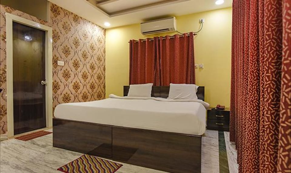 Egyptian cotton sheets, premium bedding, in-room safe, free WiFi