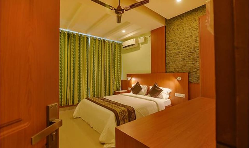 Egyptian cotton sheets, premium bedding, in-room safe, free WiFi