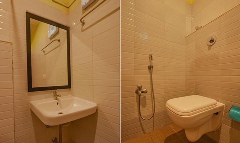 Deluxe Room | Bathroom | Shower, rainfall showerhead, free toiletries, towels