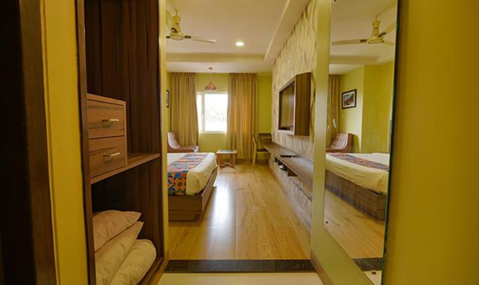 Egyptian cotton sheets, premium bedding, in-room safe, free WiFi