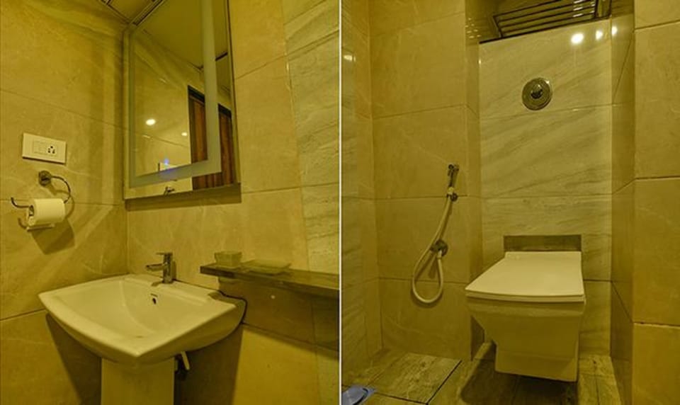 Deluxe Room | Bathroom | Shower, rainfall showerhead, free toiletries, towels