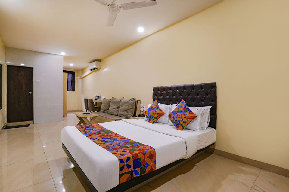 Egyptian cotton sheets, premium bedding, in-room safe, free WiFi