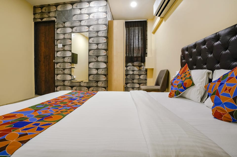 Egyptian cotton sheets, premium bedding, in-room safe, free WiFi