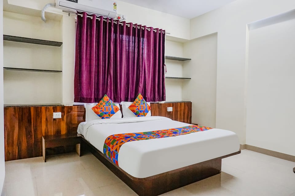 Egyptian cotton sheets, premium bedding, in-room safe, free WiFi