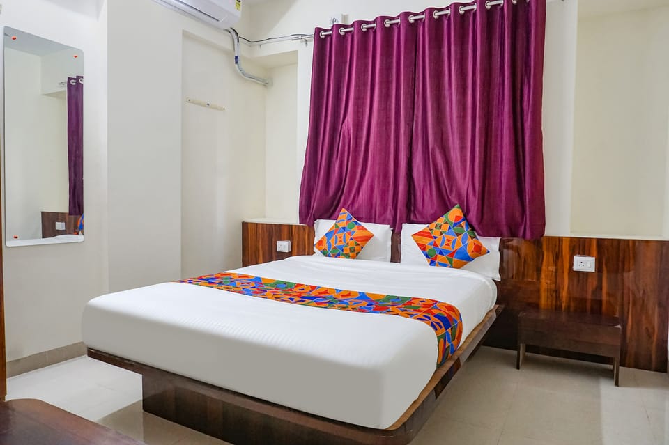 Egyptian cotton sheets, premium bedding, in-room safe, free WiFi