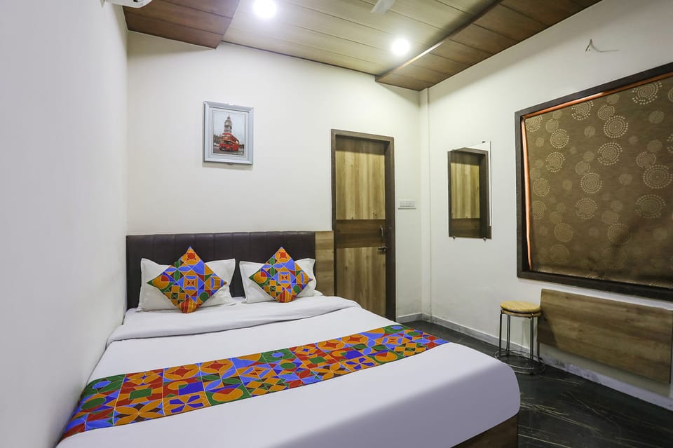 Deluxe Room | Egyptian cotton sheets, premium bedding, in-room safe, soundproofing