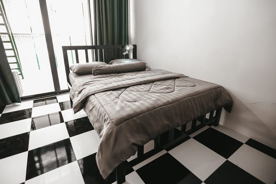 Basic Room, Multiple Beds, Non Smoking | Down comforters, soundproofing, free WiFi, bed sheets