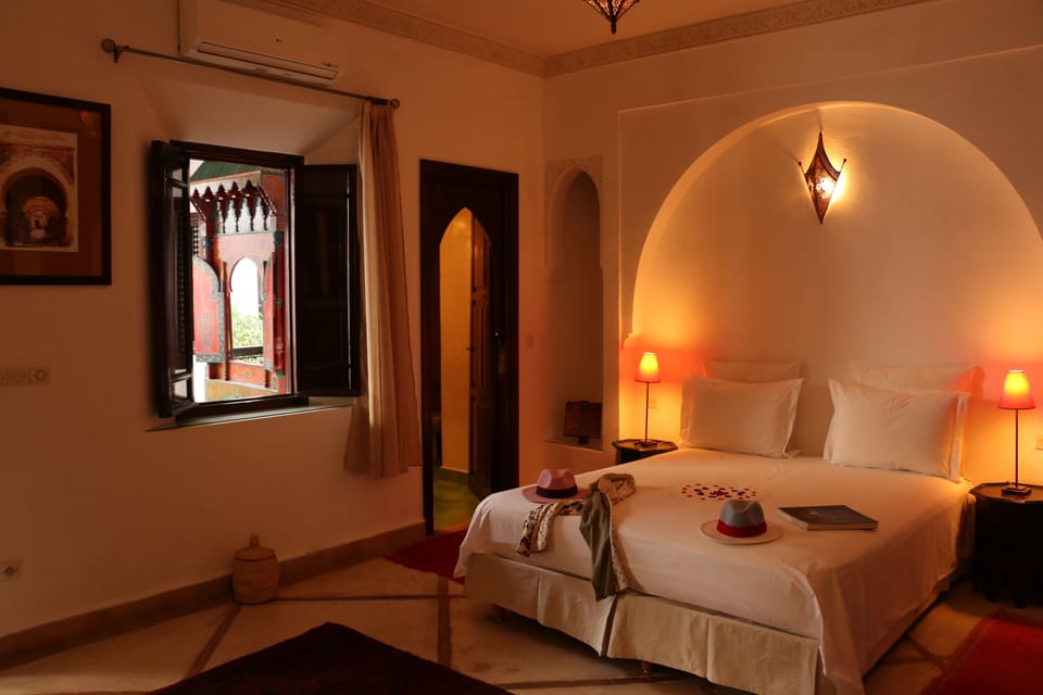 Premium bedding, in-room safe, blackout drapes, soundproofing