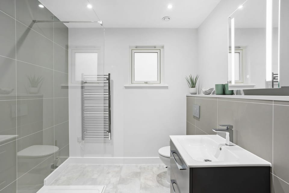 Downstairs family shower room, walk in shower with heated towel rail - 7 The Vista, Willingcott