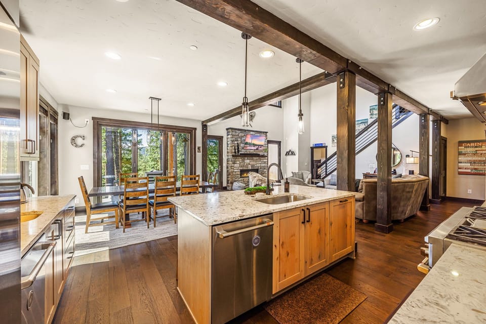 A dream kitchen in the heart of the mountains, where luxury meets rustic charm