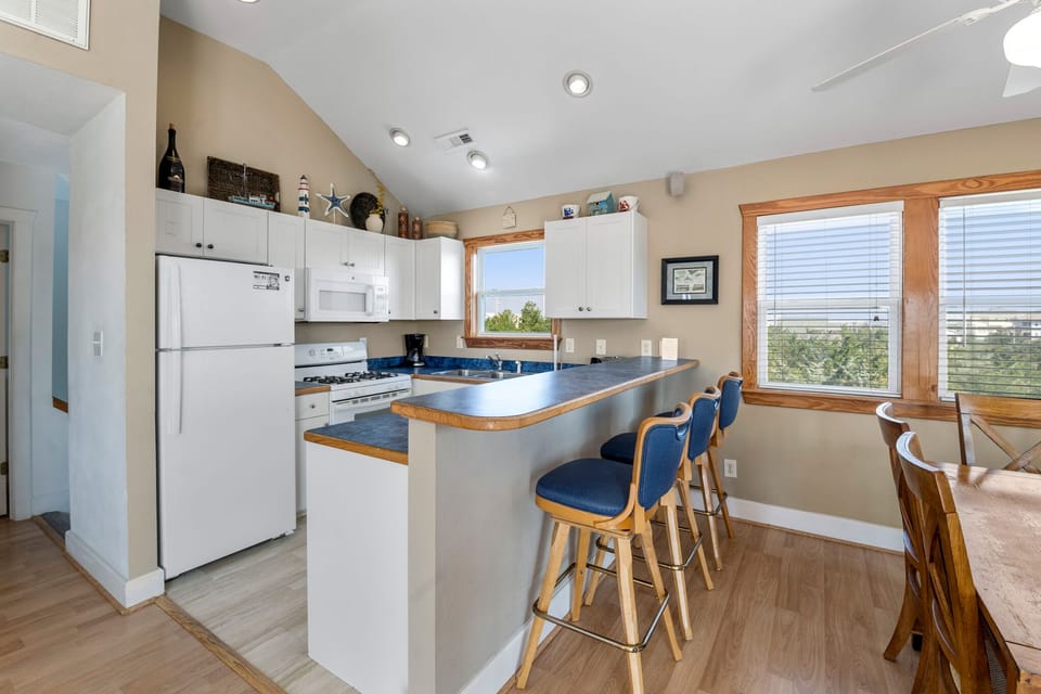 HISA04: Sea Breeze Blue | Top Level Kitchen