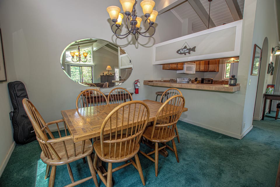 Saint Francis 18 Dining Area and Kitchen - Saint Francis 18 Dining Area and Kitchen