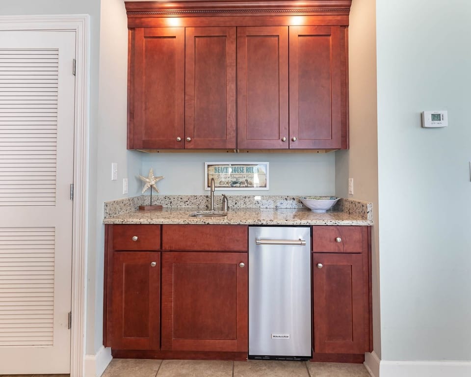 Condo, 4 Bedrooms | Private kitchen | Coffee/tea maker, fridge, oven