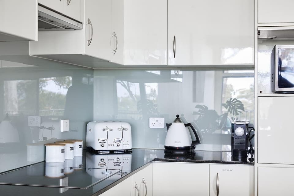 Wake up to fresh coffee and perfectly toasted bread your breakfast made easy.