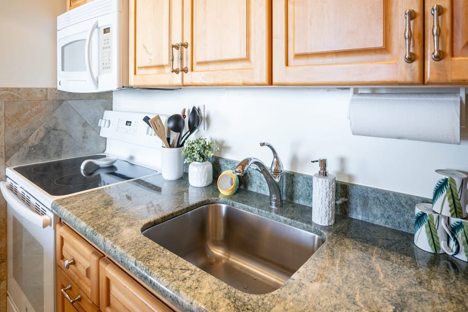 Condo, 1 Bedroom | Private kitchen | Fridge, oven, dishwasher, coffee/tea maker