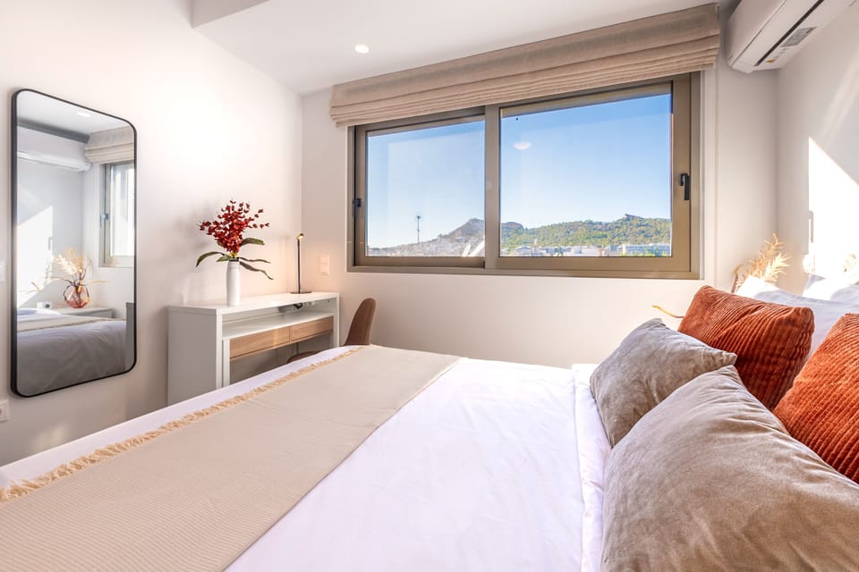 Luxury Apartment | 1 bedroom, in-room safe, blackout drapes, free WiFi