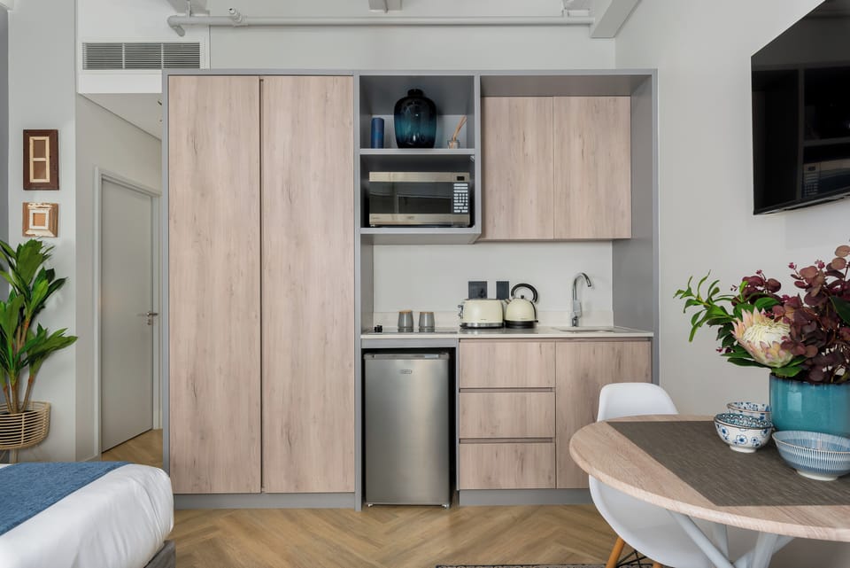 Classic Studio | Private kitchen | Fridge, microwave, oven, stovetop