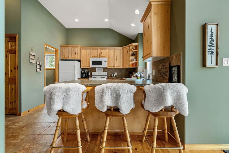 Dining area with seating for 6 at the table and 3 at the kitchen island.