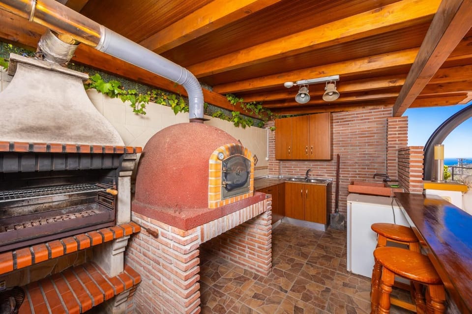 Sheltered terrace area with BBQ