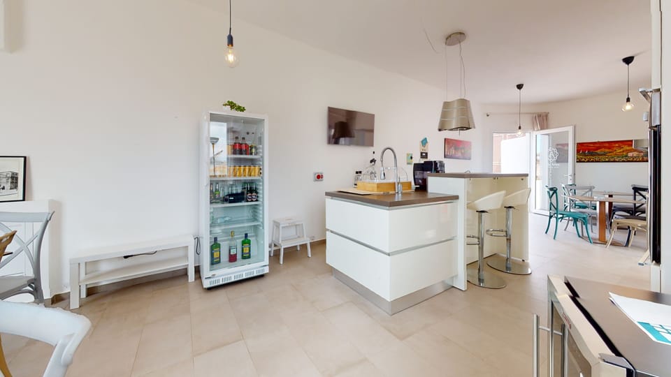 Deluxe Room | Shared kitchen | Shared fridge, microwave, stovetop, toaster