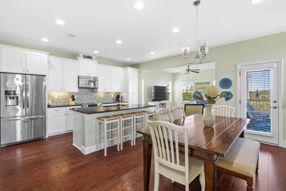 House | In-room dining