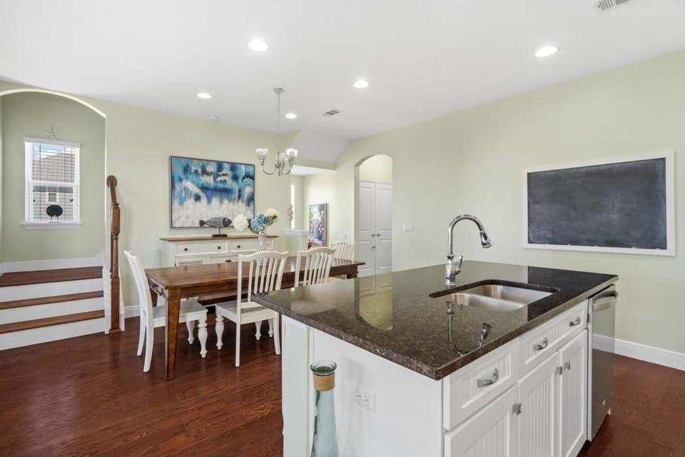 House | Private kitchen | Full-size fridge, microwave, oven, stovetop