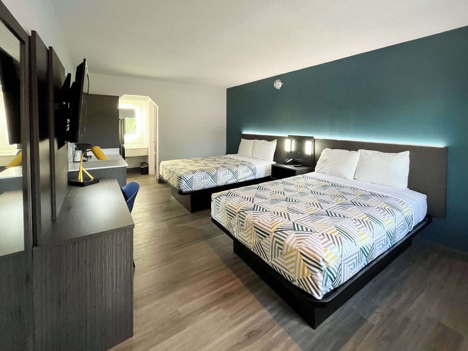 Standard Room, 2 Double Beds, Non Smoking, Refrigerator & Microwave | Bed sheets