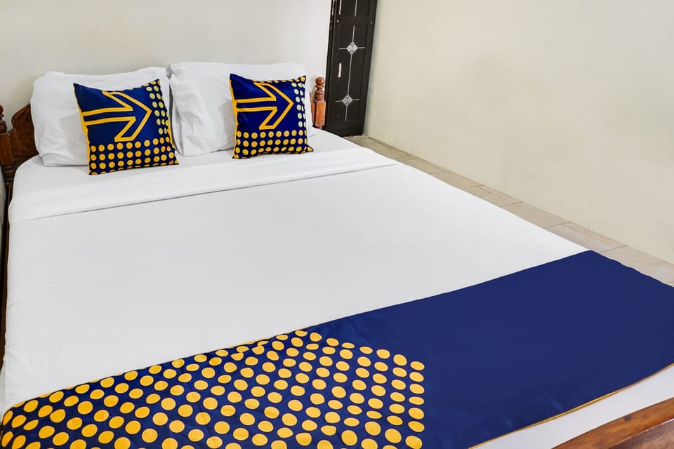 Double Room | Laptop workspace, bed sheets